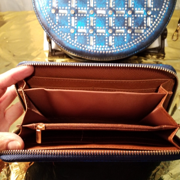 Metallic blue 2 pc Handbag - Picture 8 of 8